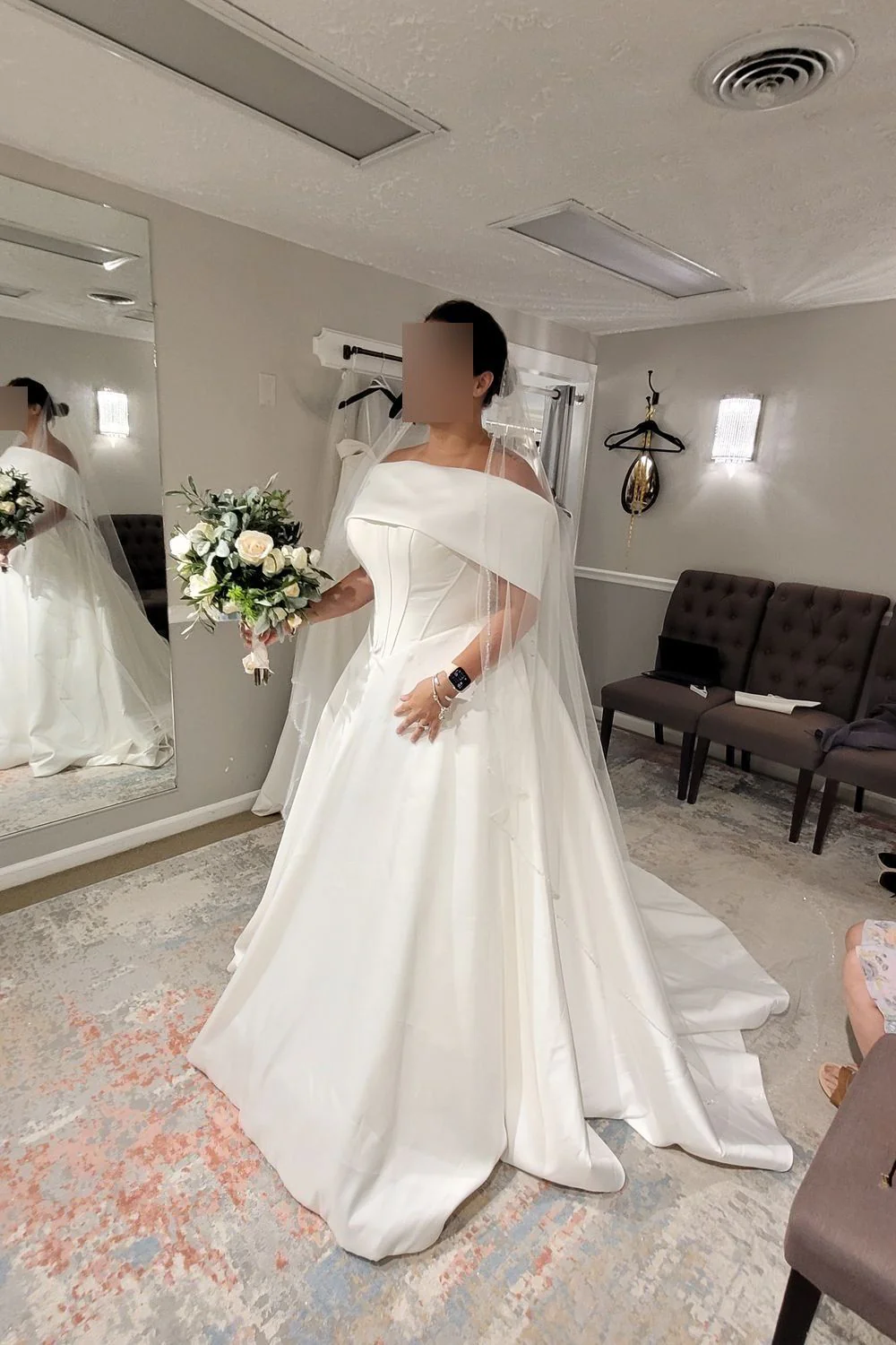 Idonna with Detachable Wrap - Image 11