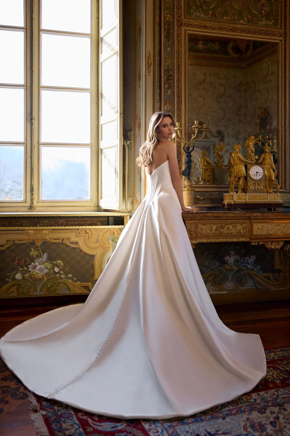 Idonna with Detachable Wrap - Image 2