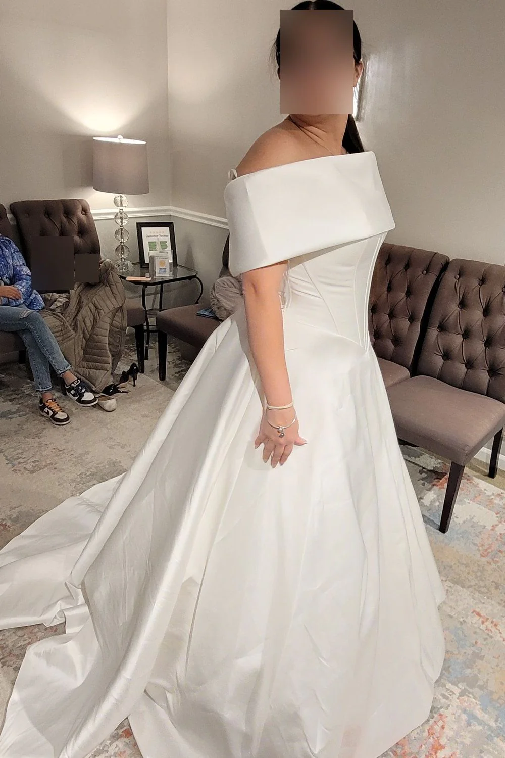 Idonna with Detachable Wrap - Image 8