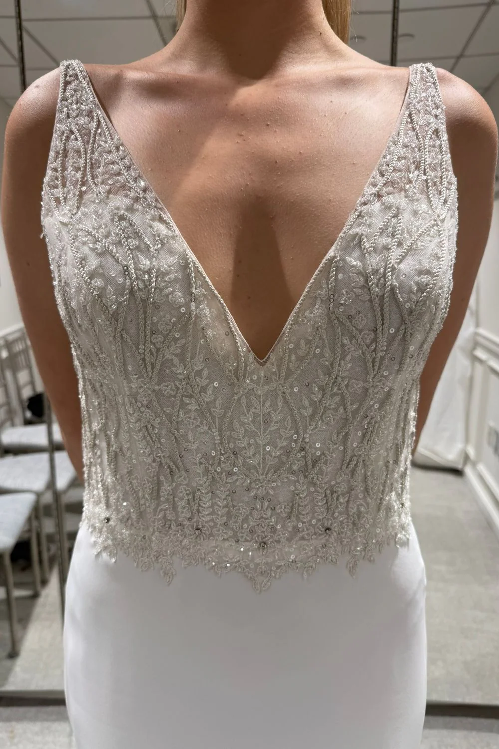 Jane #ES851 with Veil - Image 4
