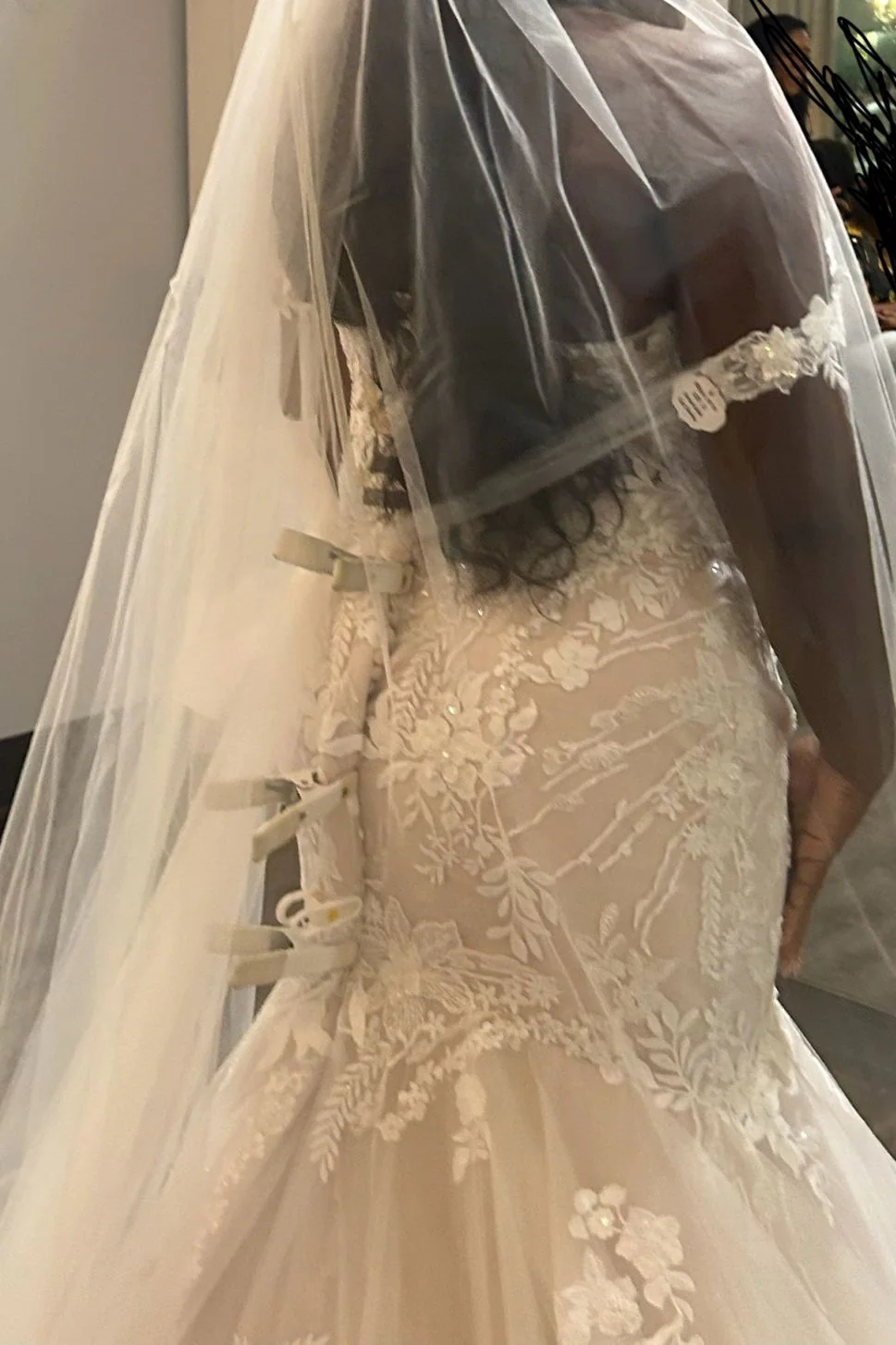 Lace Trumpet Wedding Dress - Image 4