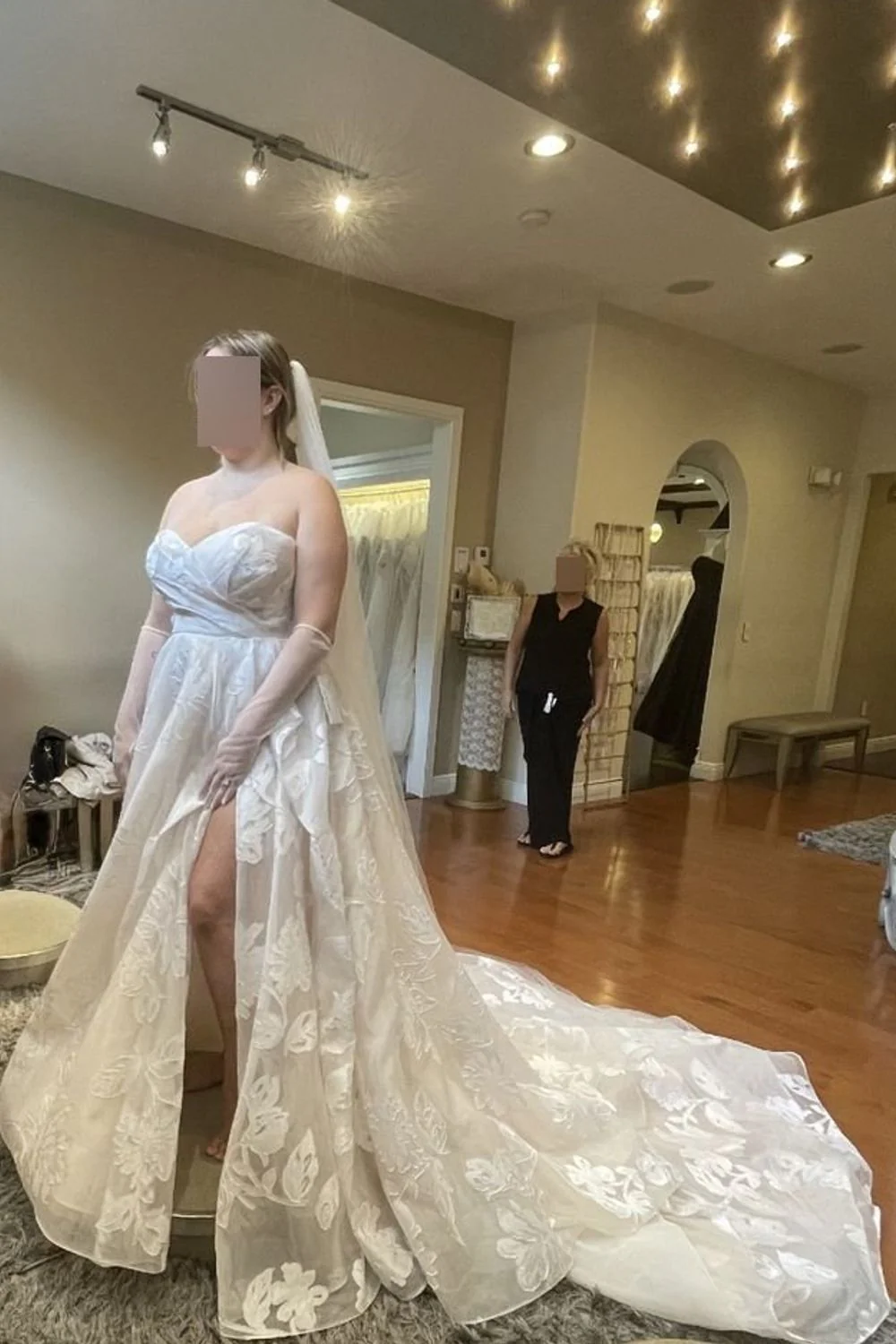 LE1221 with Veil - Image 10