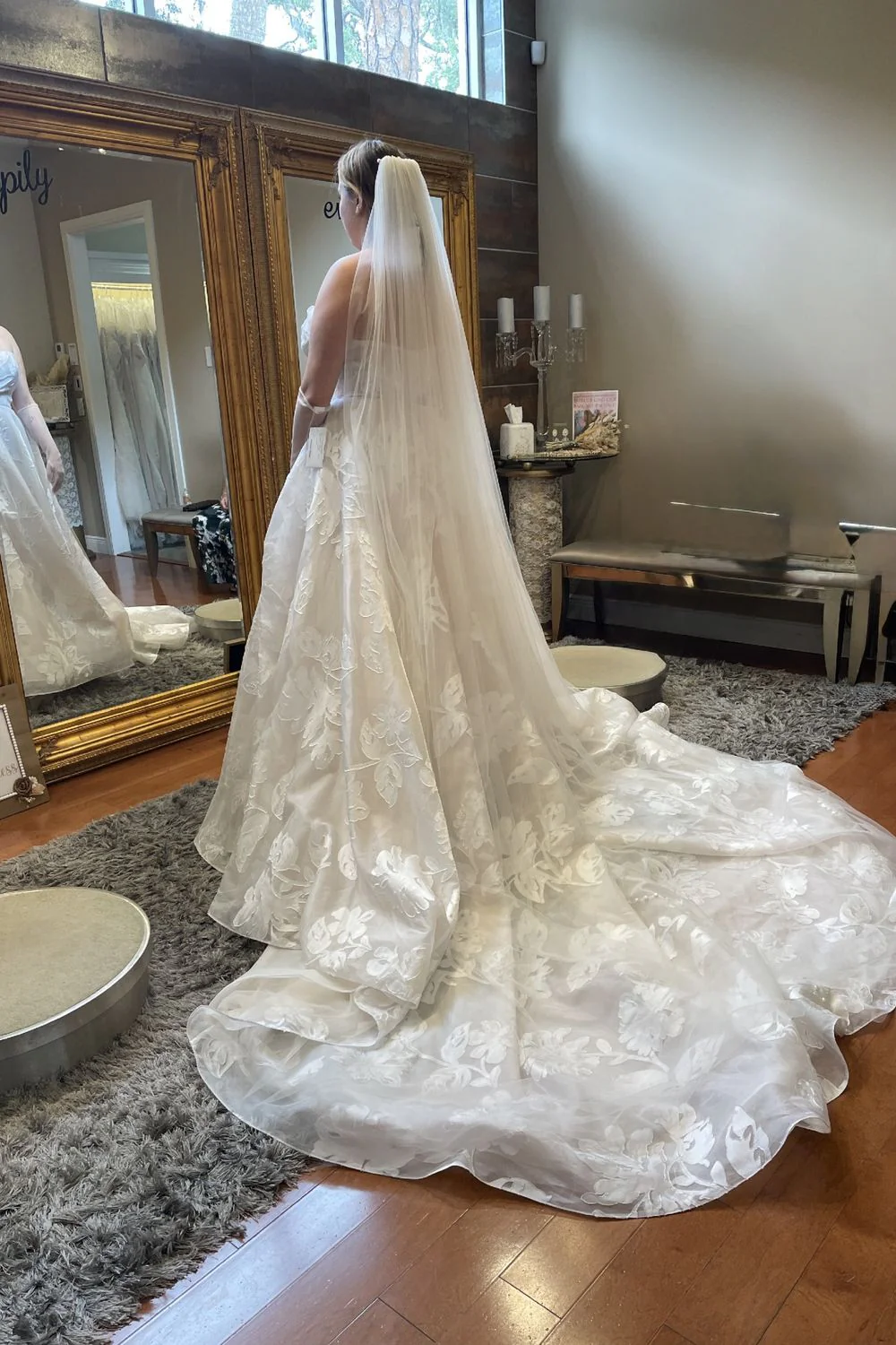 LE1221 with Veil - Image 12
