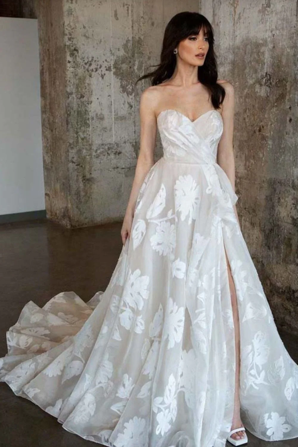 LE1221 with Veil - Image 2