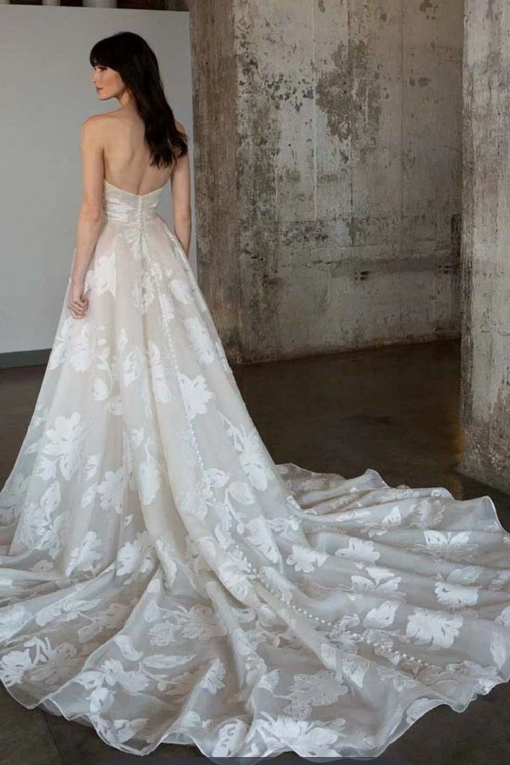 LE1221 with Veil - Image 3