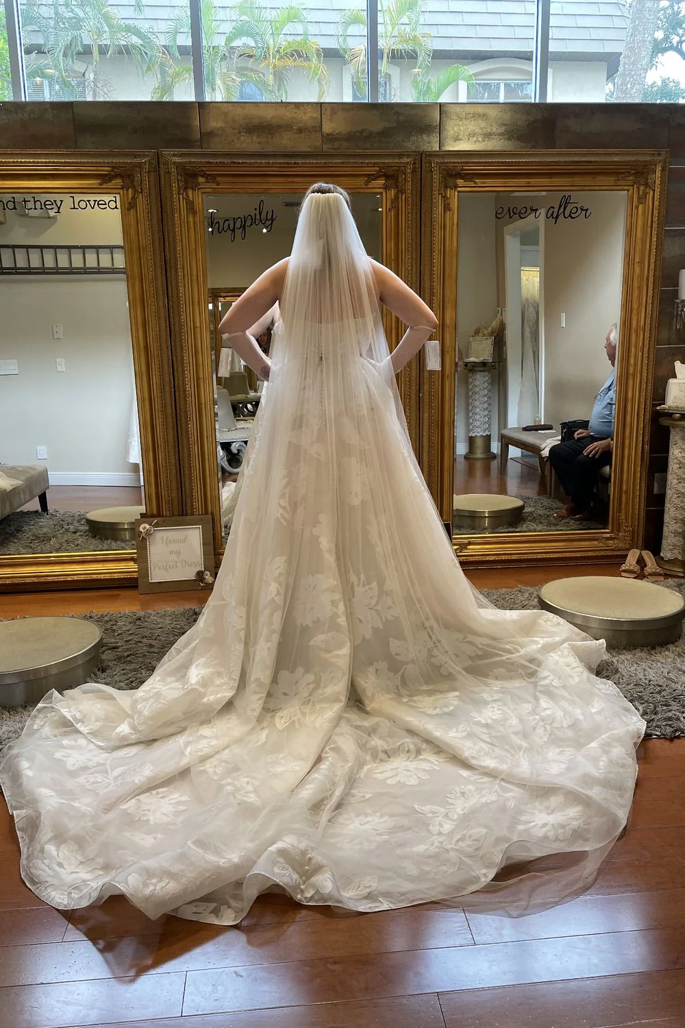 LE1221 with Veil - Image 9