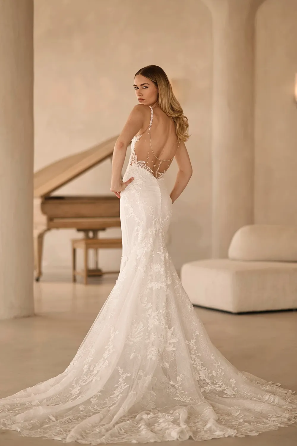 LE1226 with veil - Image 2