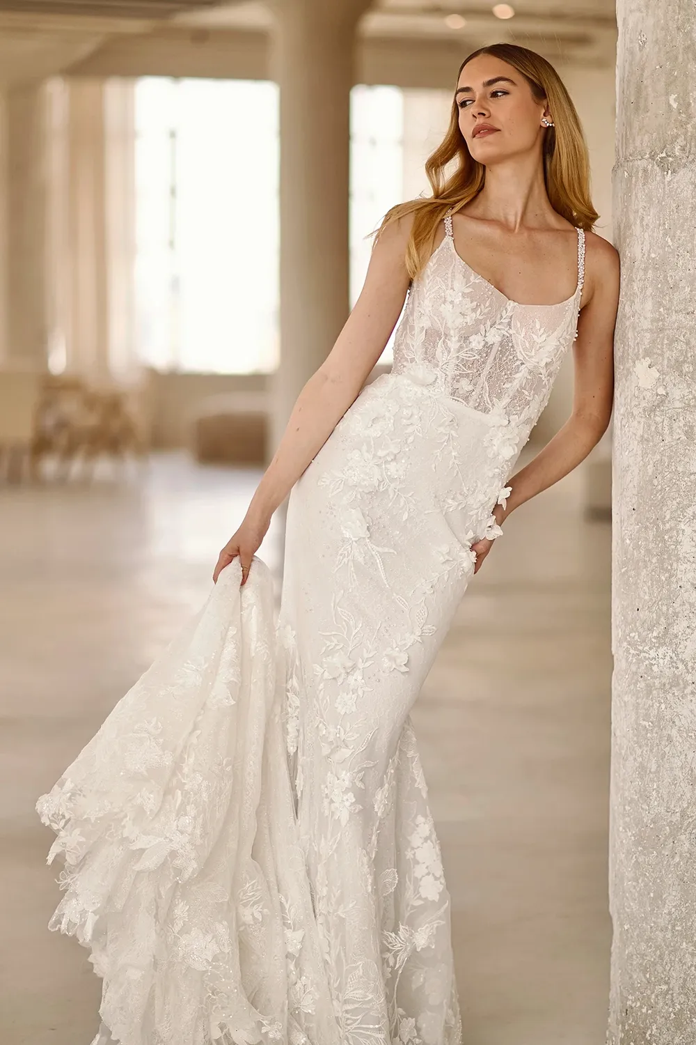 LE1226 with veil - Image 3