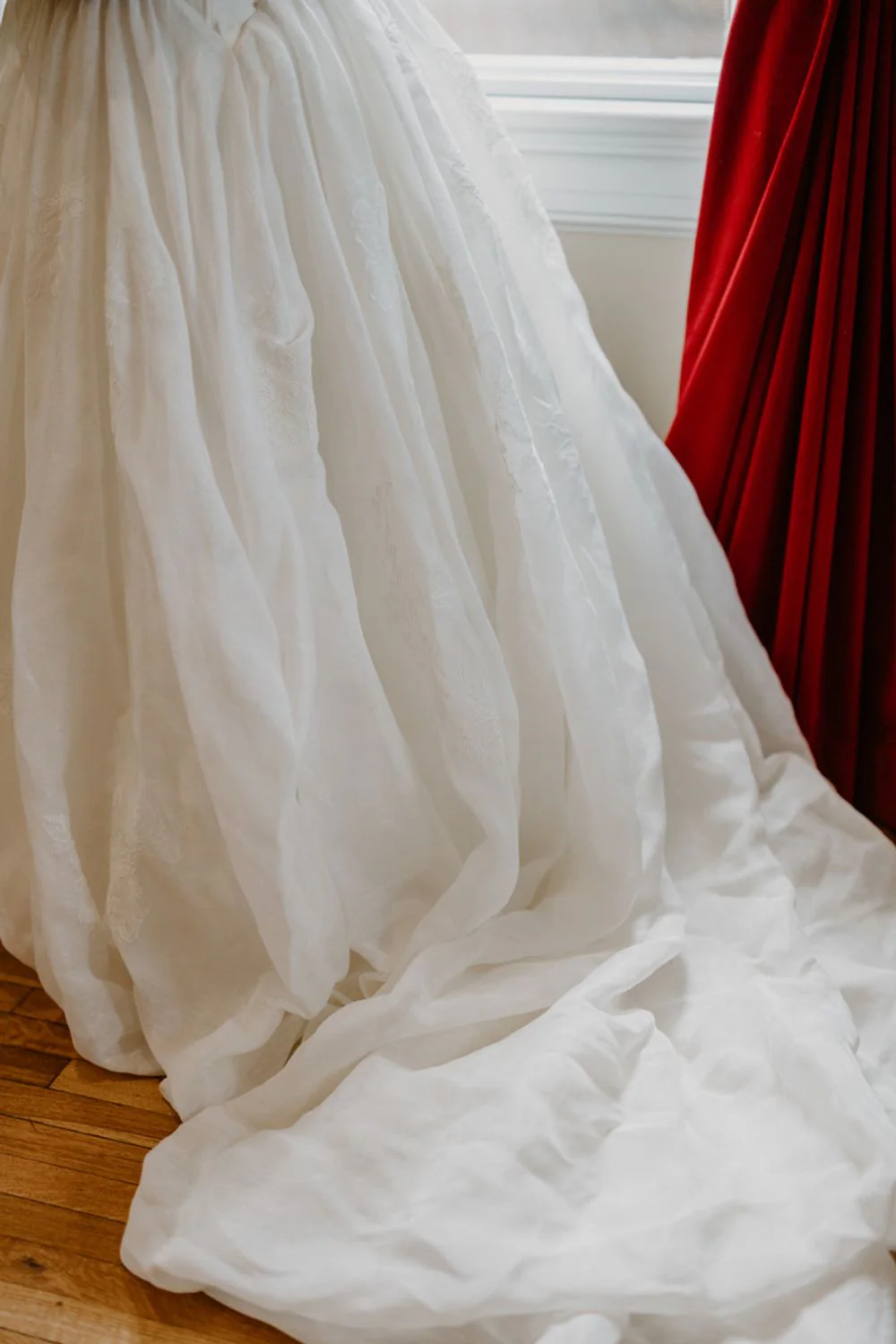 Leighton with Veil - Image 10