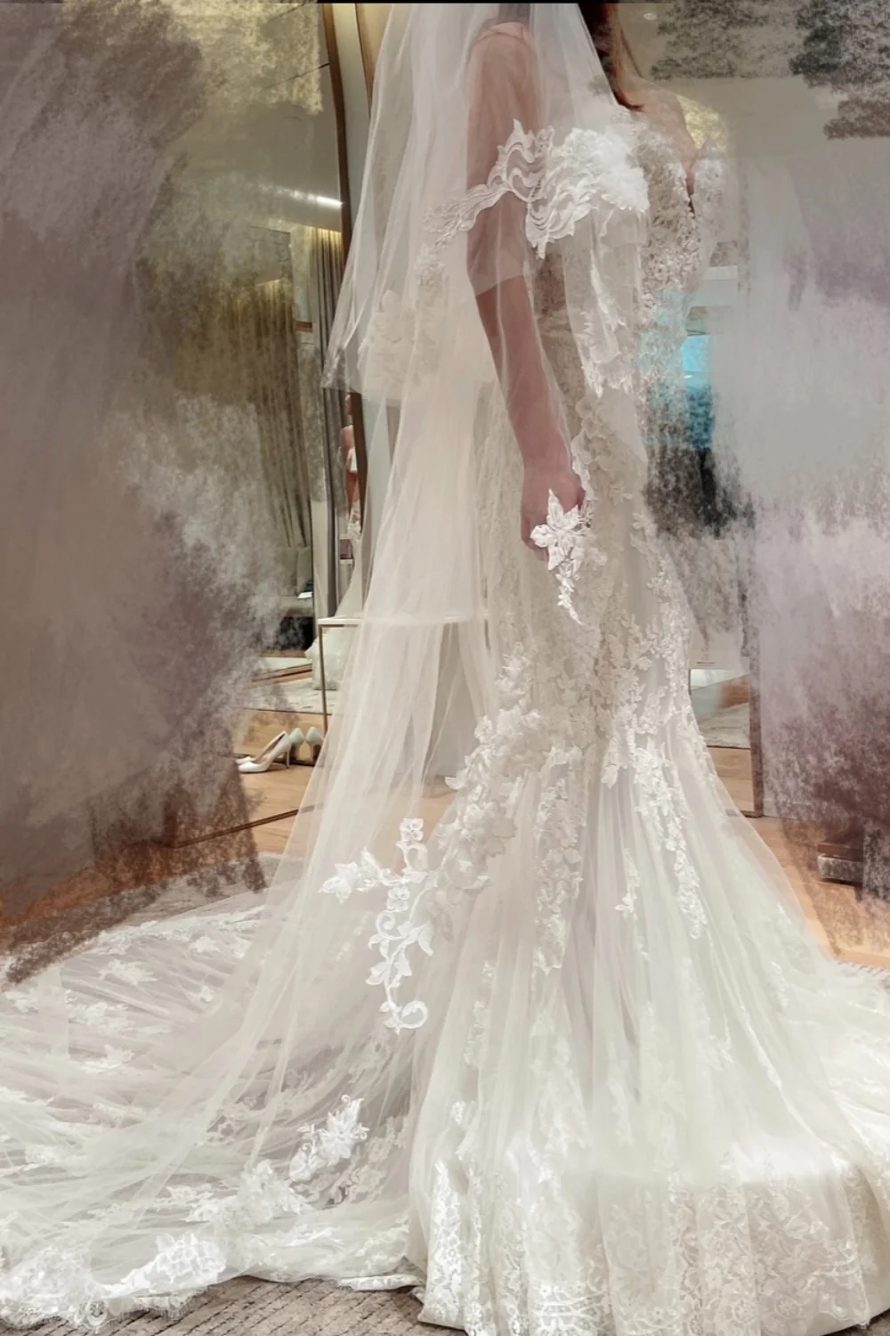 mermaid dress with tailing veil - Image 3