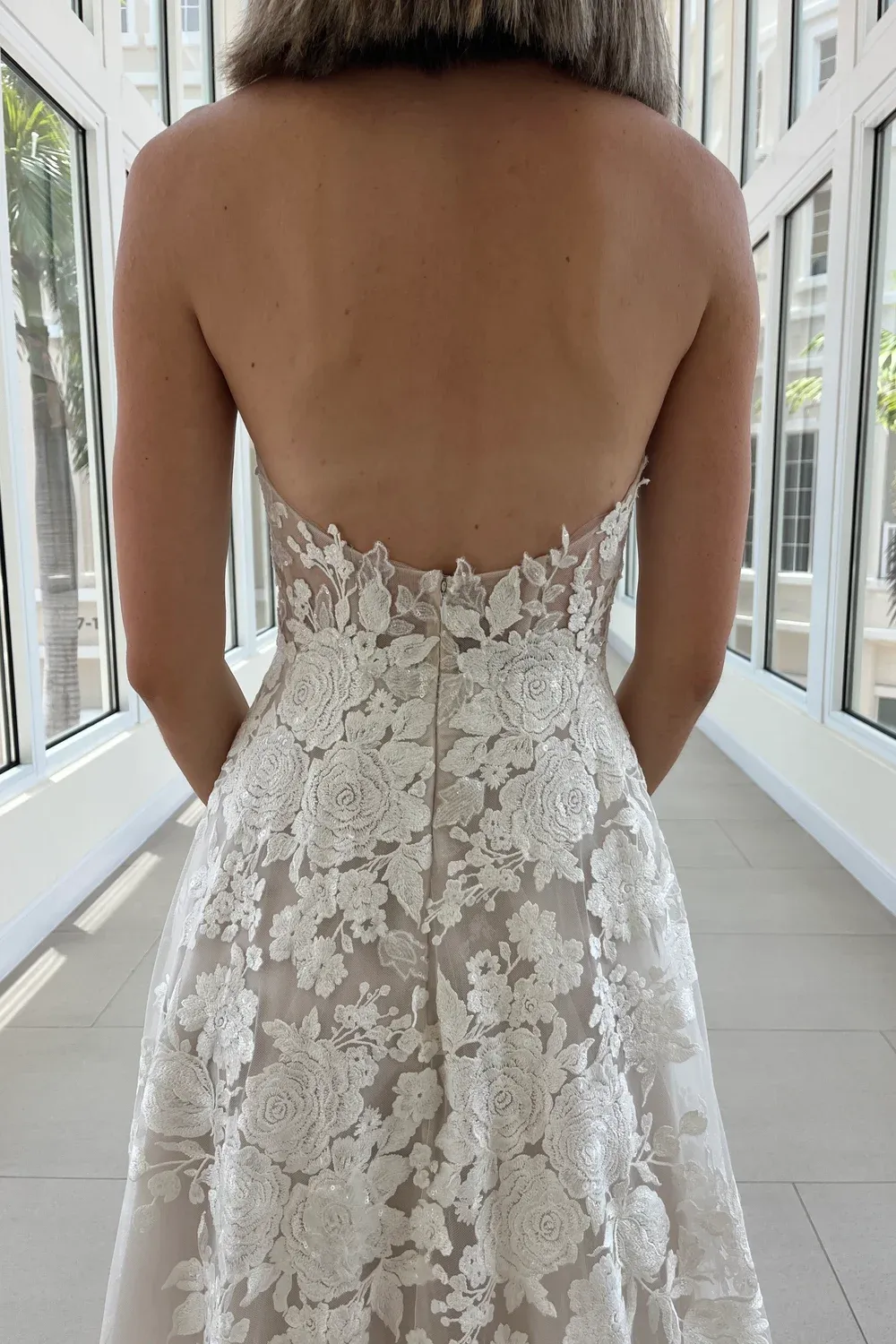 Messa gown - Image 4