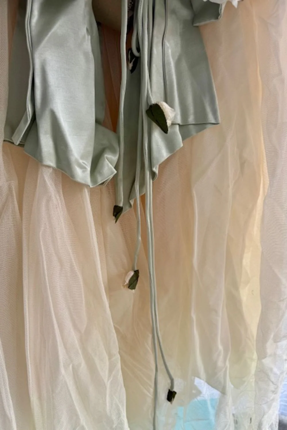 Romantic Blush Tulle W/ Veil and Hair Comb Roses - Image 7