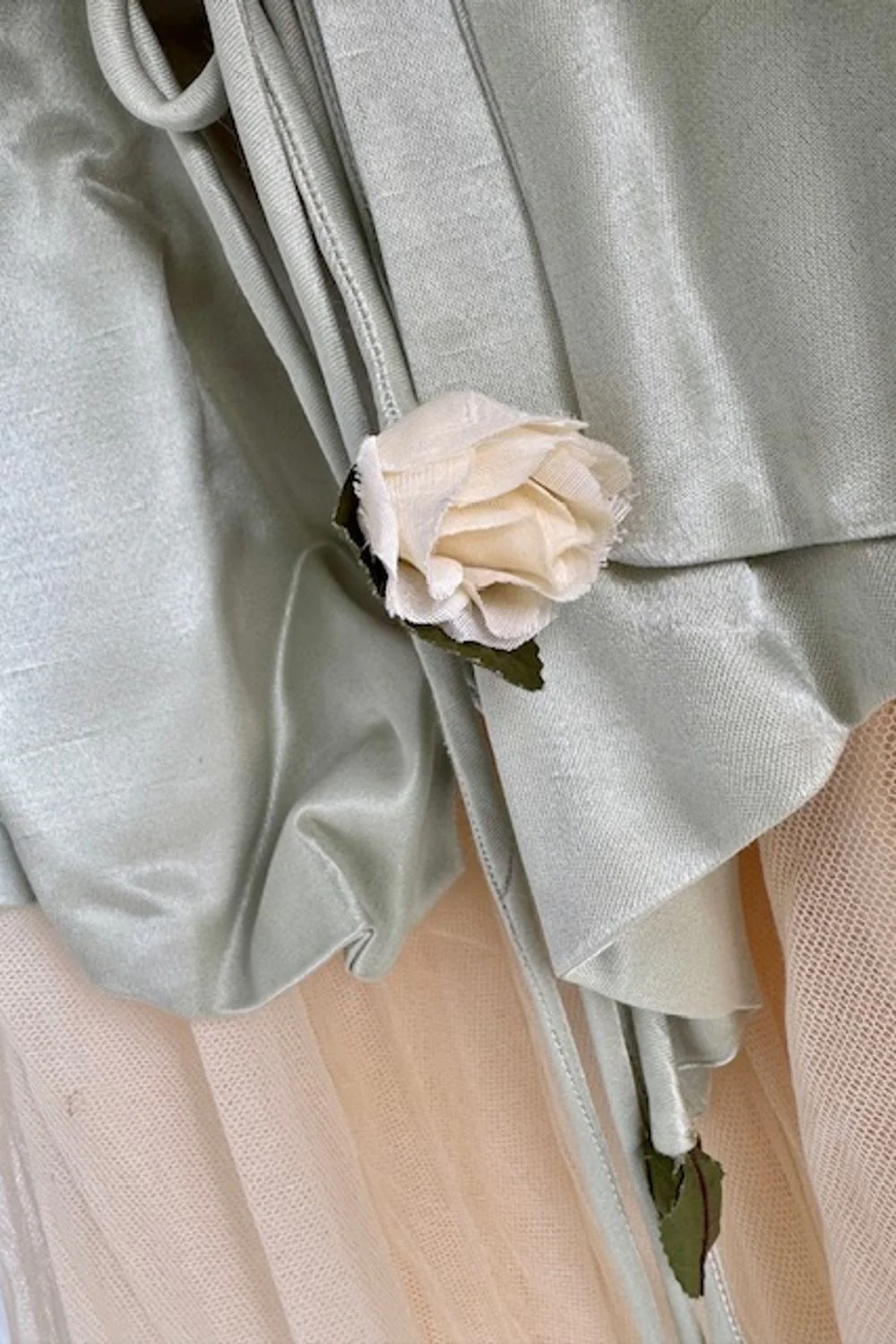 Romantic Blush Tulle W/ Veil and Hair Comb Roses - Image 8