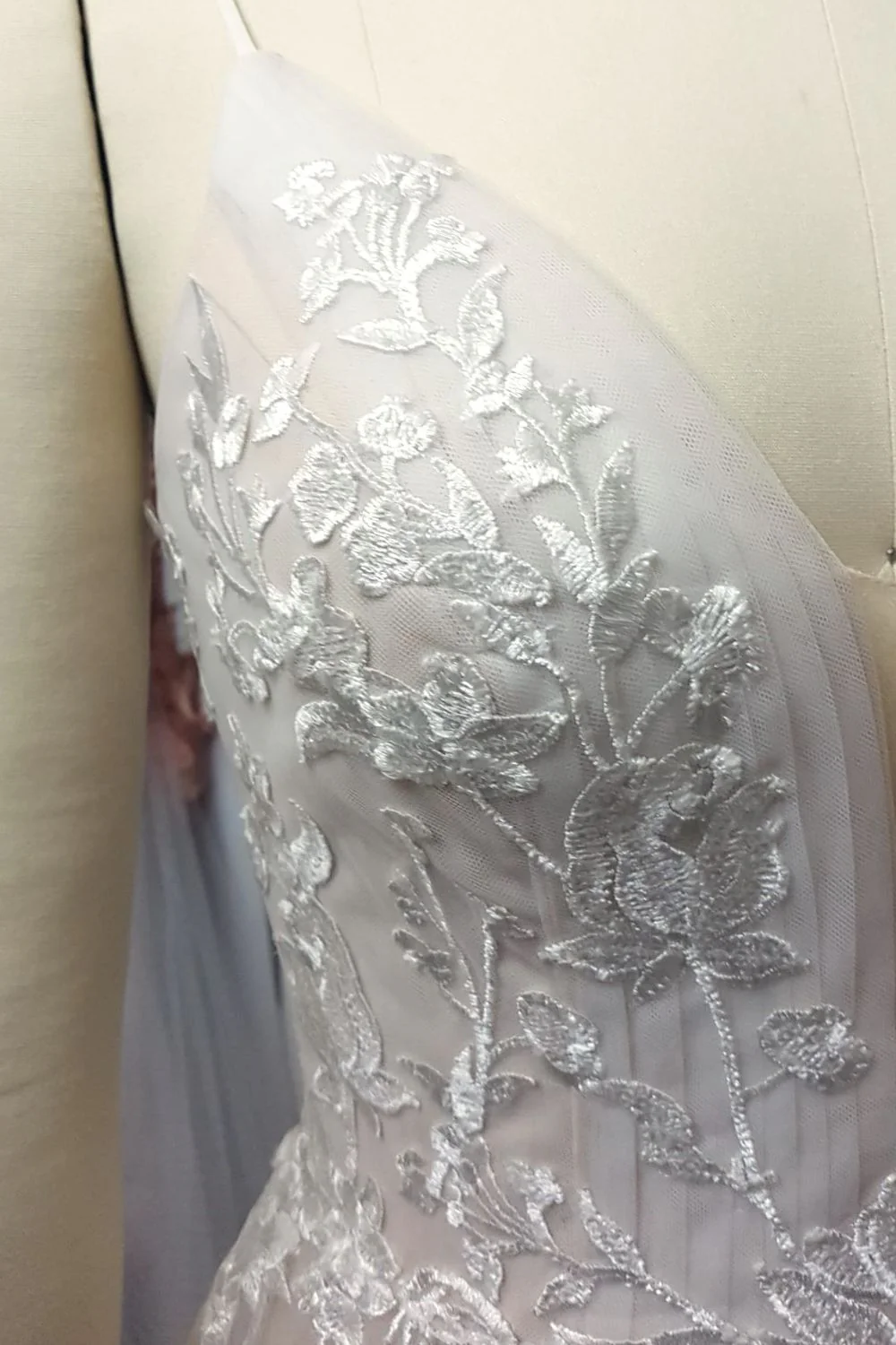 Romantic Lace Bridal Gown with Long Train - Image 4
