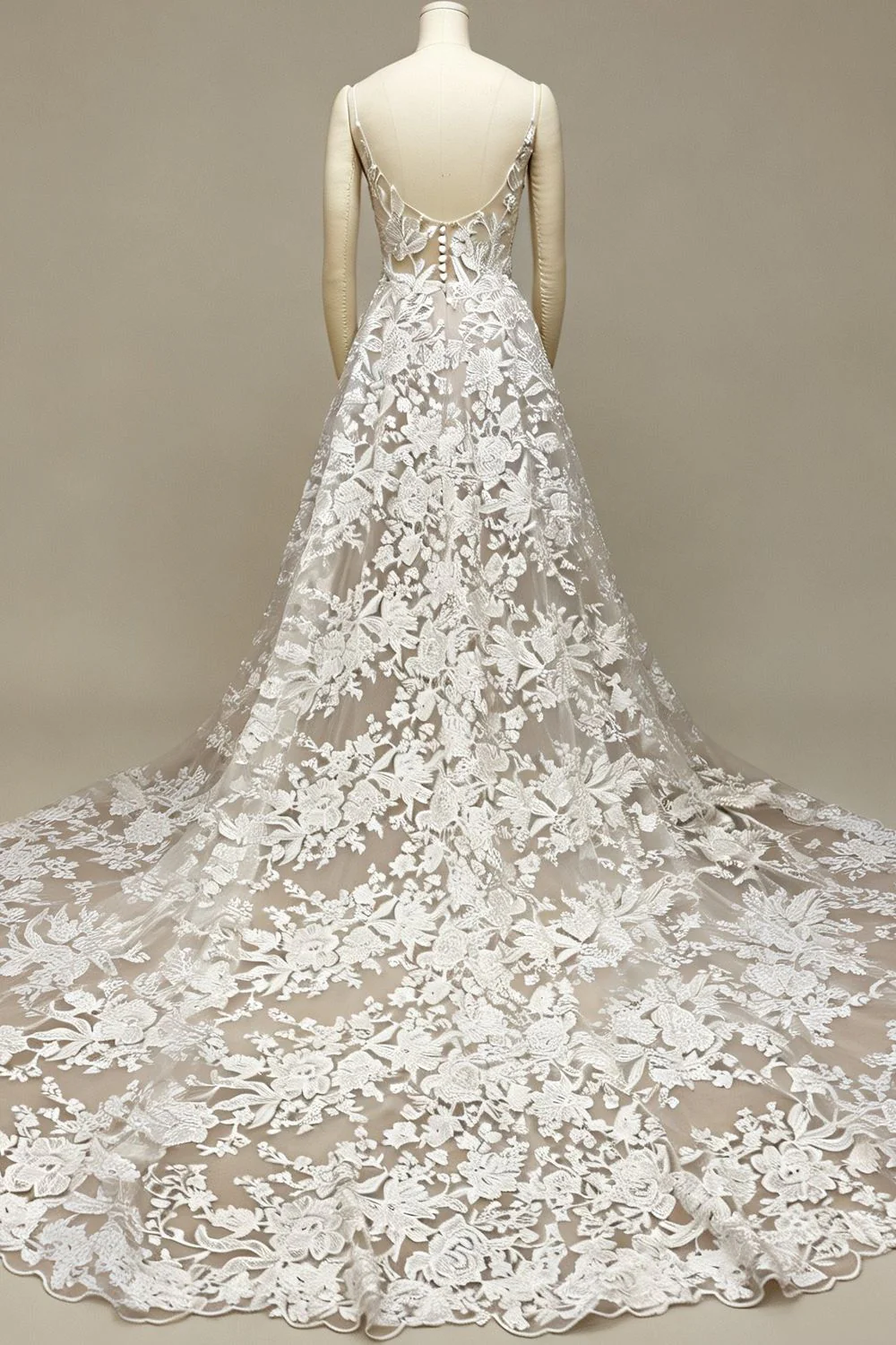 Romantic Lace Bridal Gown with Long Train - Image 6