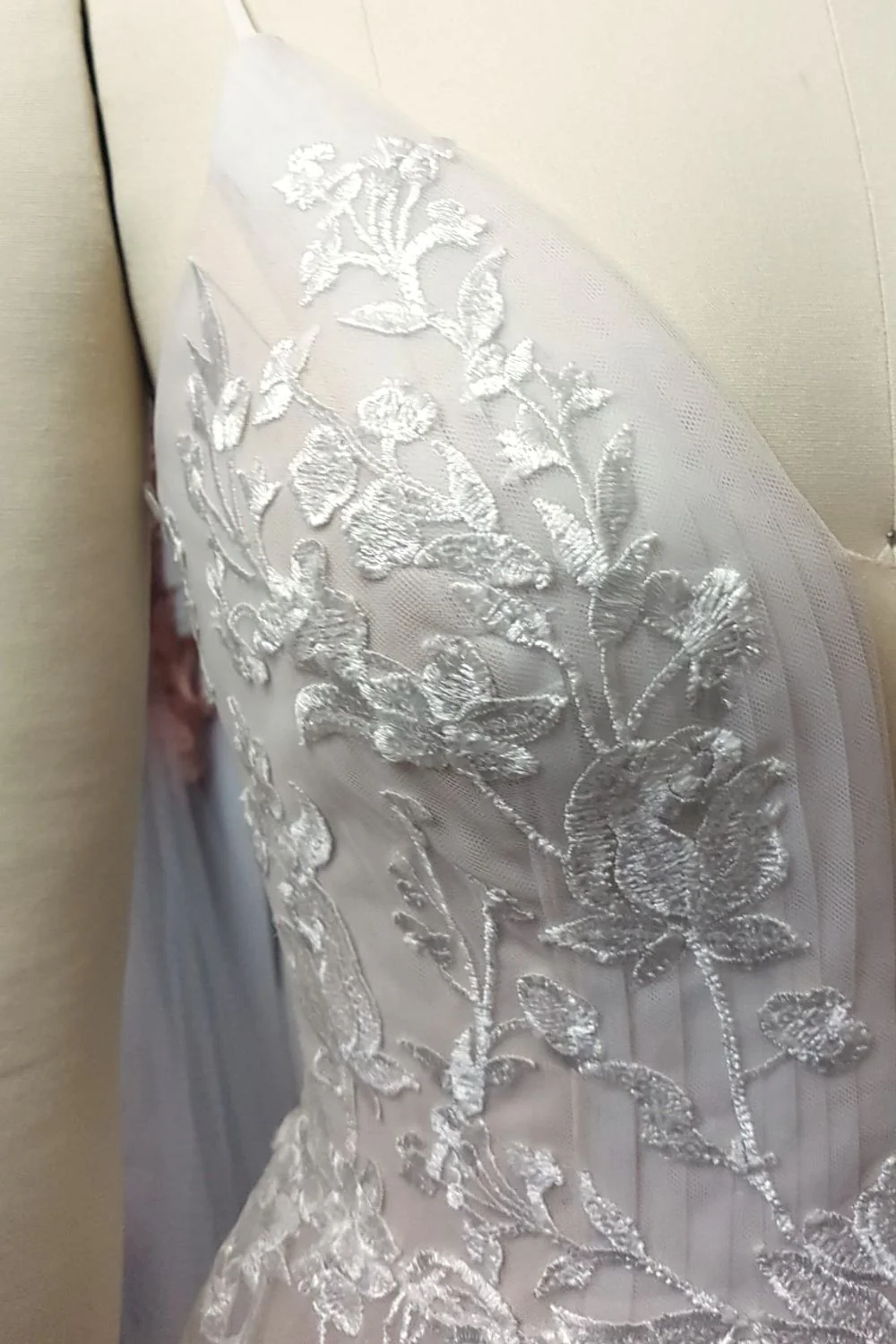Romantic Lace Bridal Gown with Long Train Size 8 - Image 4
