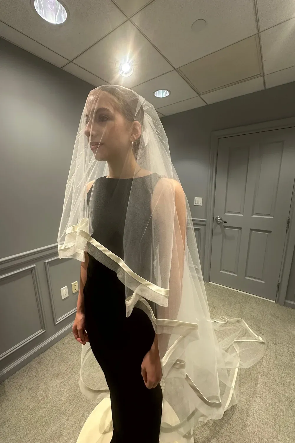 Satine with Veil - Image 8