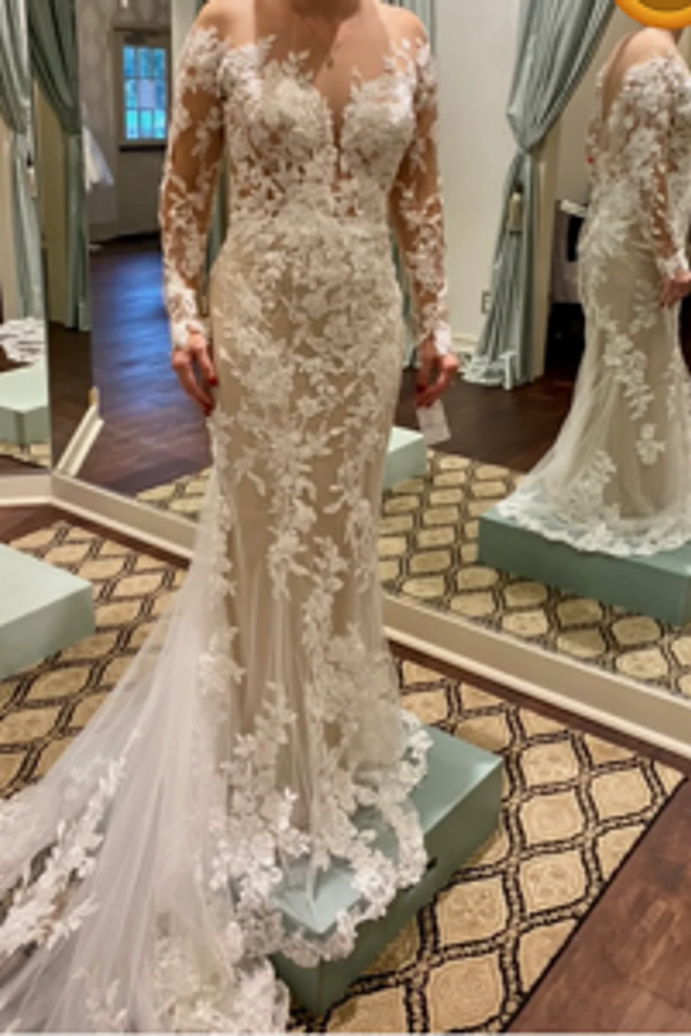 Sheer Floral lace with long sleeves - Image 2