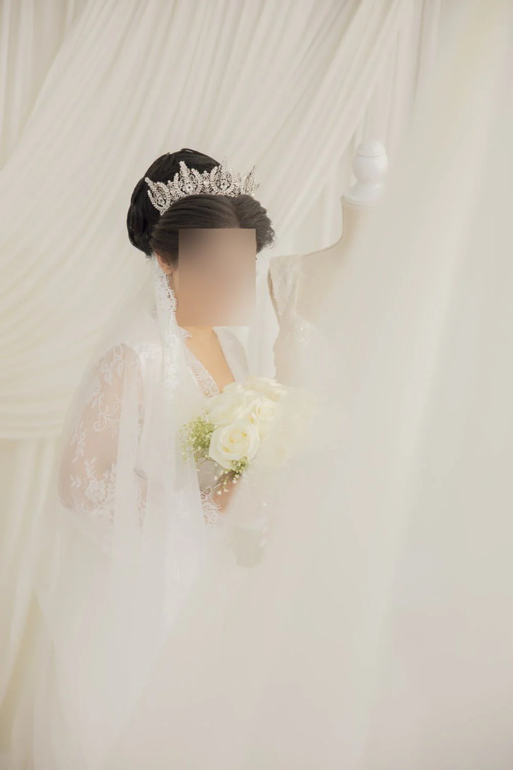 Sparkling Off-Shoulder Ballgown W veil and Crown - Image 3