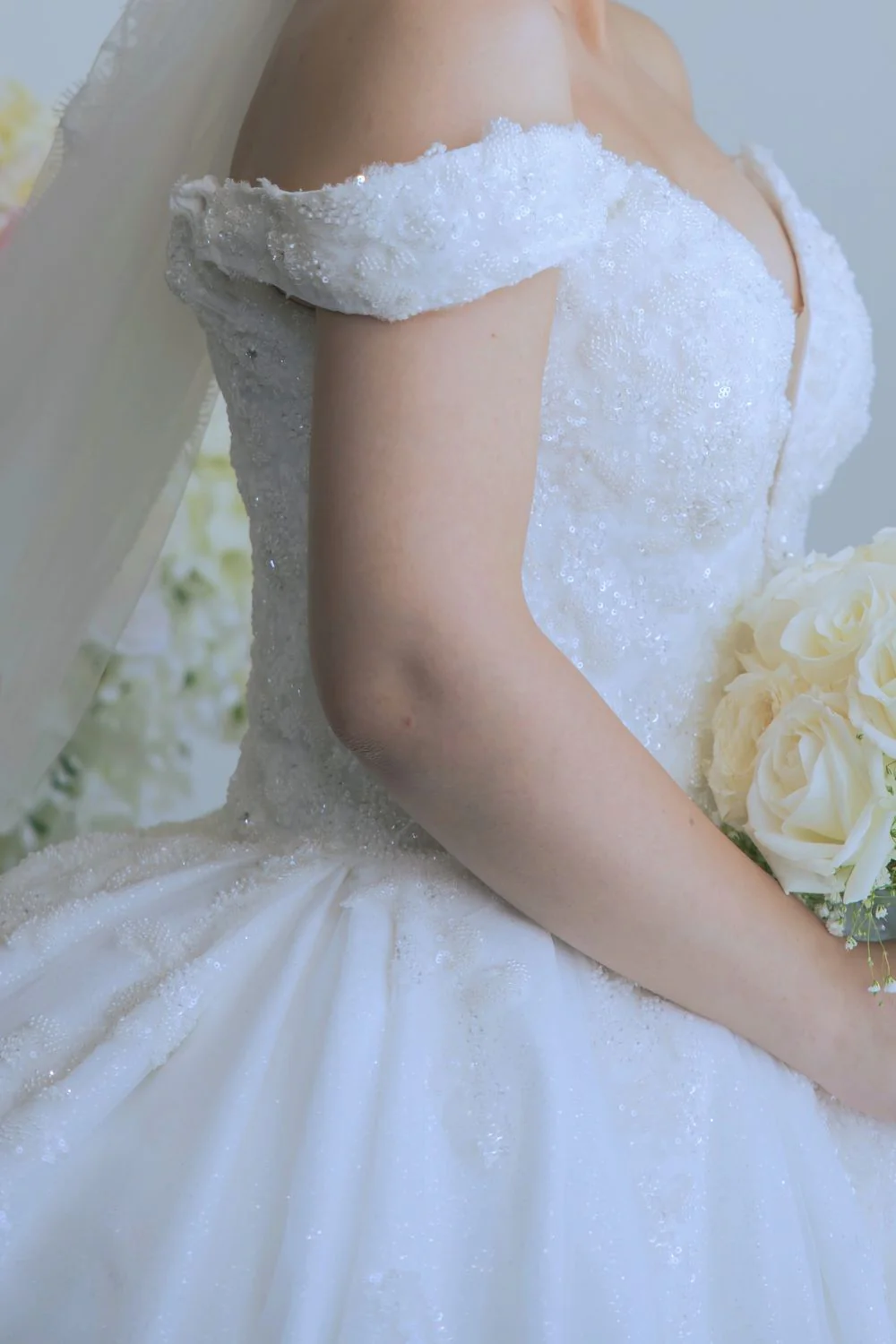 Sparkling Off-Shoulder Ballgown W veil and Crown - Image 4