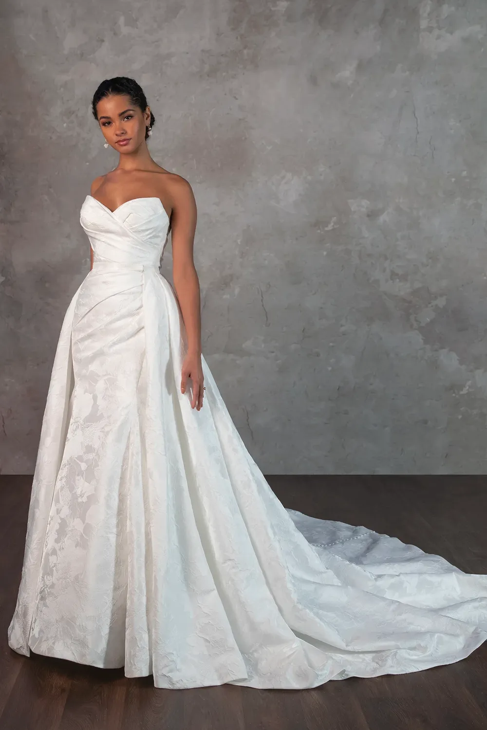 D4300 with Overskirt - Image 5