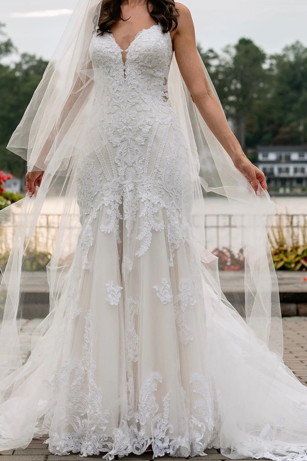 Stunning Lace Gown MJ704 - Image 4