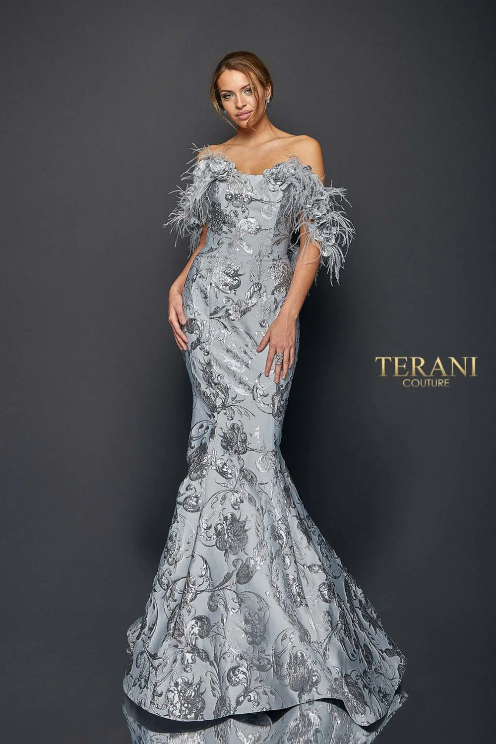 # TE-1921E0136 - Striking Flower and Floral