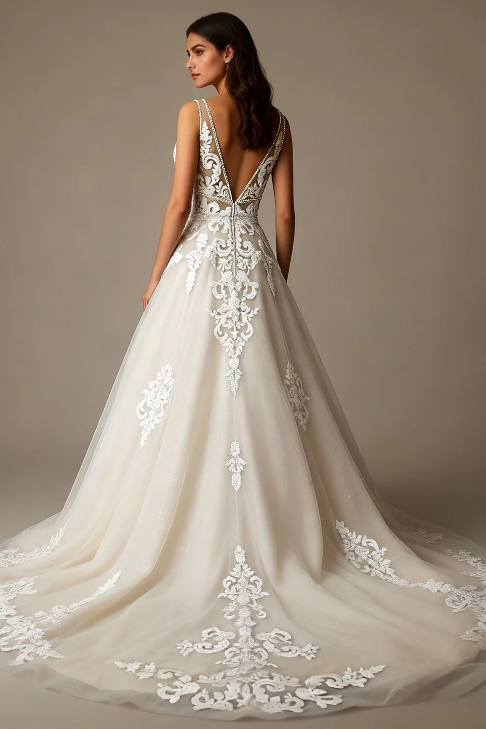 Timeless Ivory Lace A-Line Gown Size 6 - Image 4