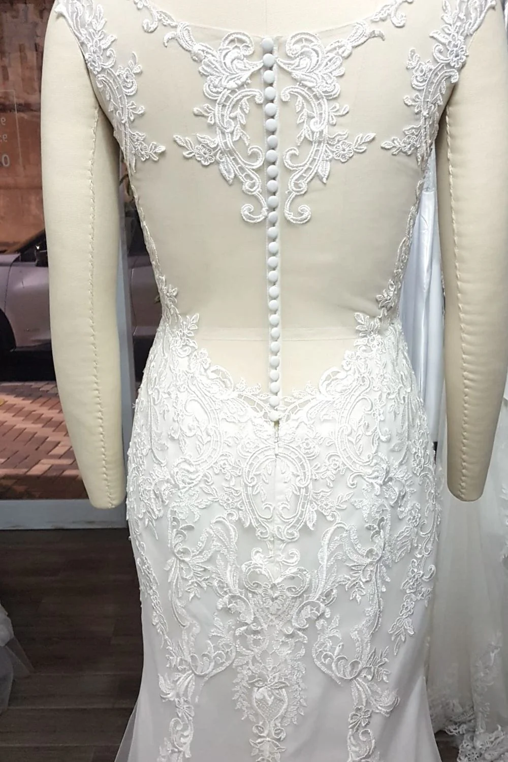 Timeless Ivory lace Elegance Size 4 - Image 6