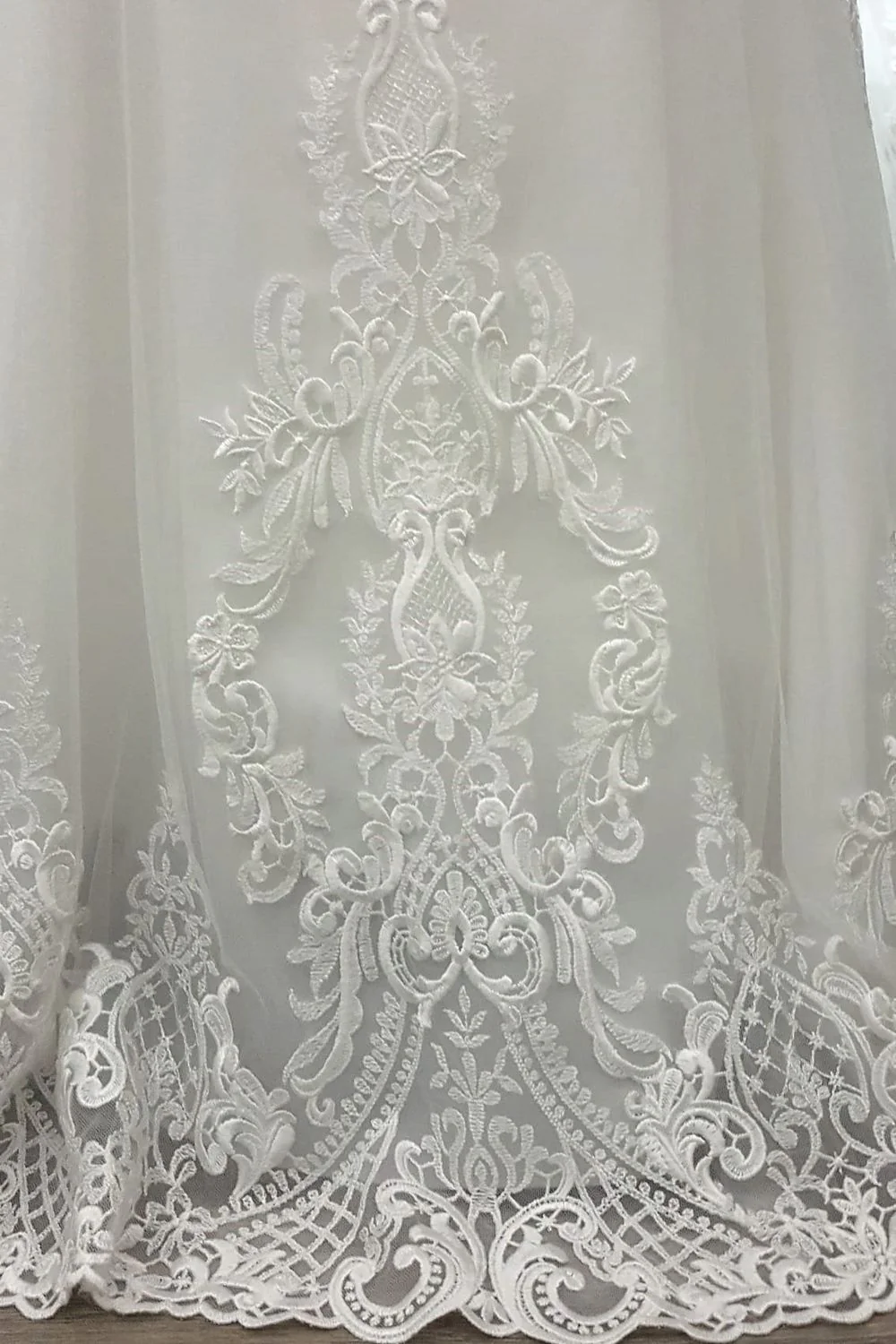Timeless Ivory lace Elegance Size 4 - Image 8