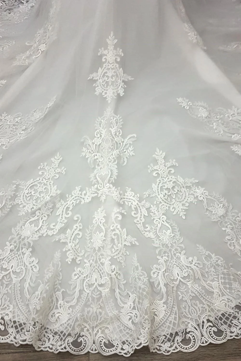 Timeless Ivory lace Elegance Size 4 - Image 9