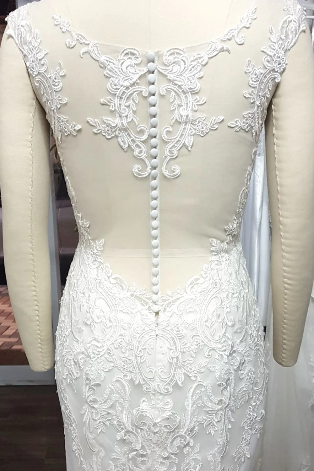 Timeless Ivory lace Elegance Size 6 - Image 7