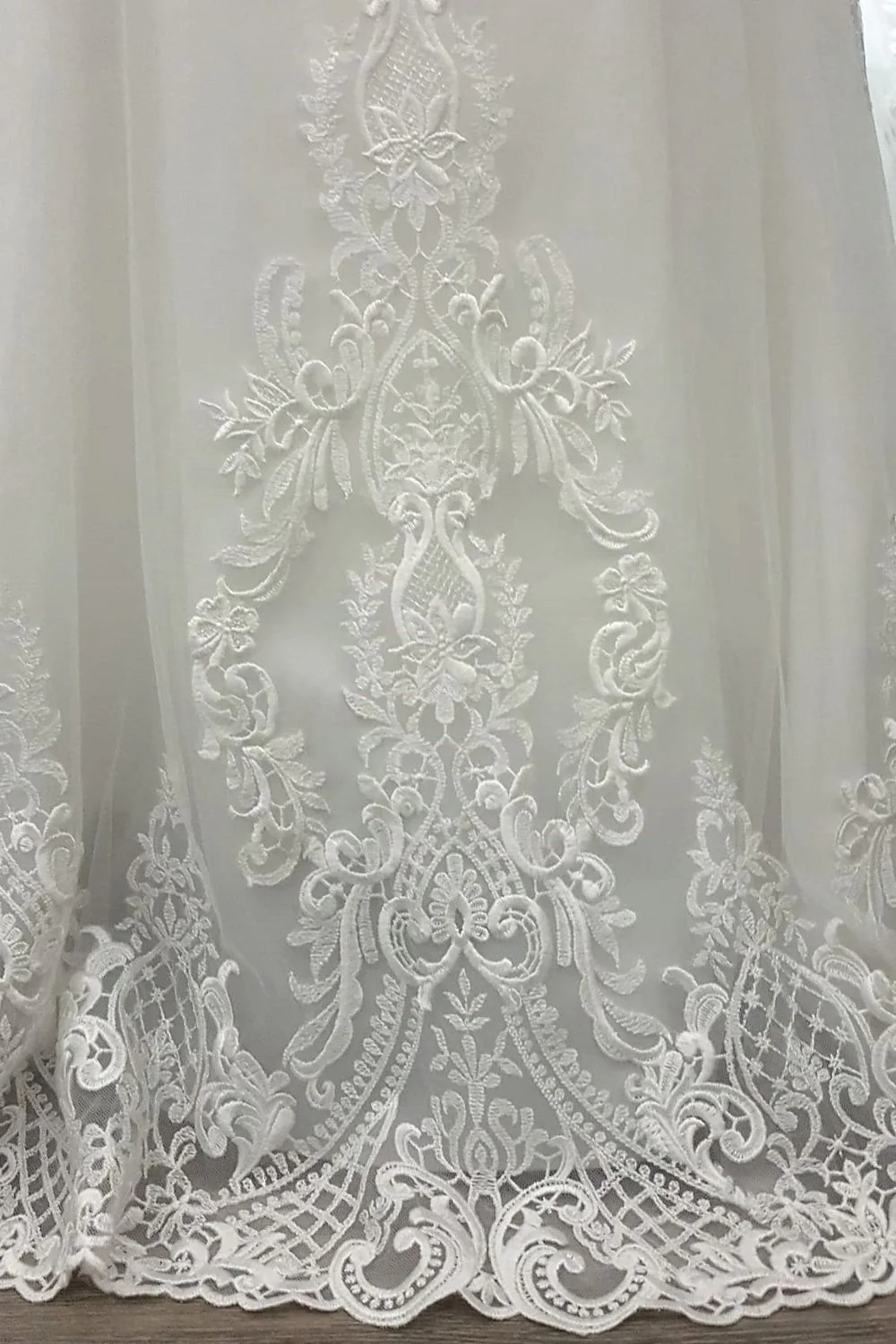 Timeless Ivory lace Elegance Size 6 - Image 9
