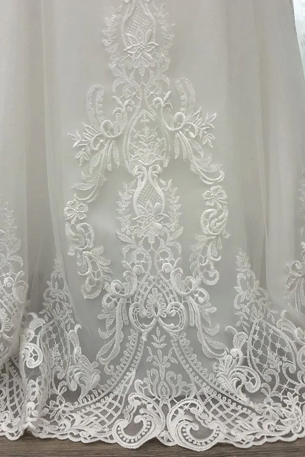 Timeless Ivory lace Elegance Size 8 - Image 6