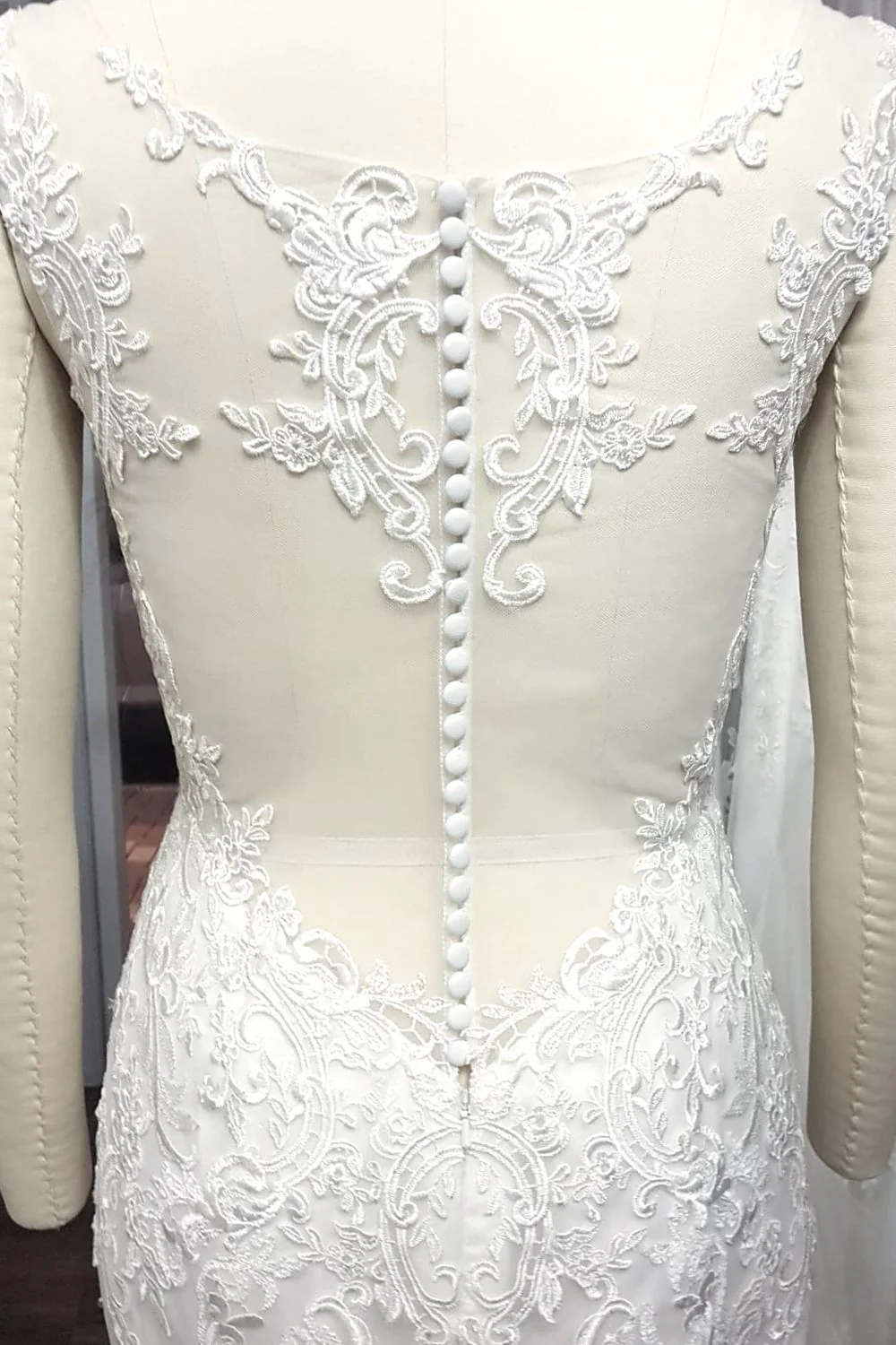 Timeless Ivory lace Elegance Size 8 - Image 7