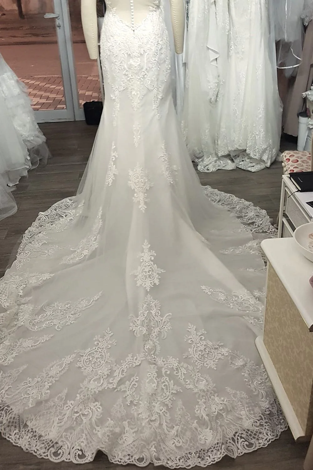 Timeless Ivory lace Elegance Size 8 - Image 8
