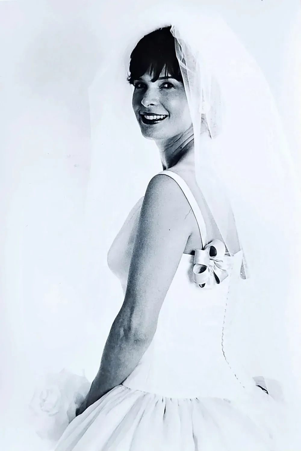 Vera Wang Dress with Veil - Image 2