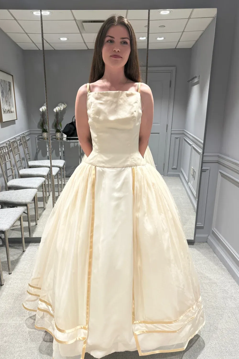 Vera Wang Dress with Veil - Image 7