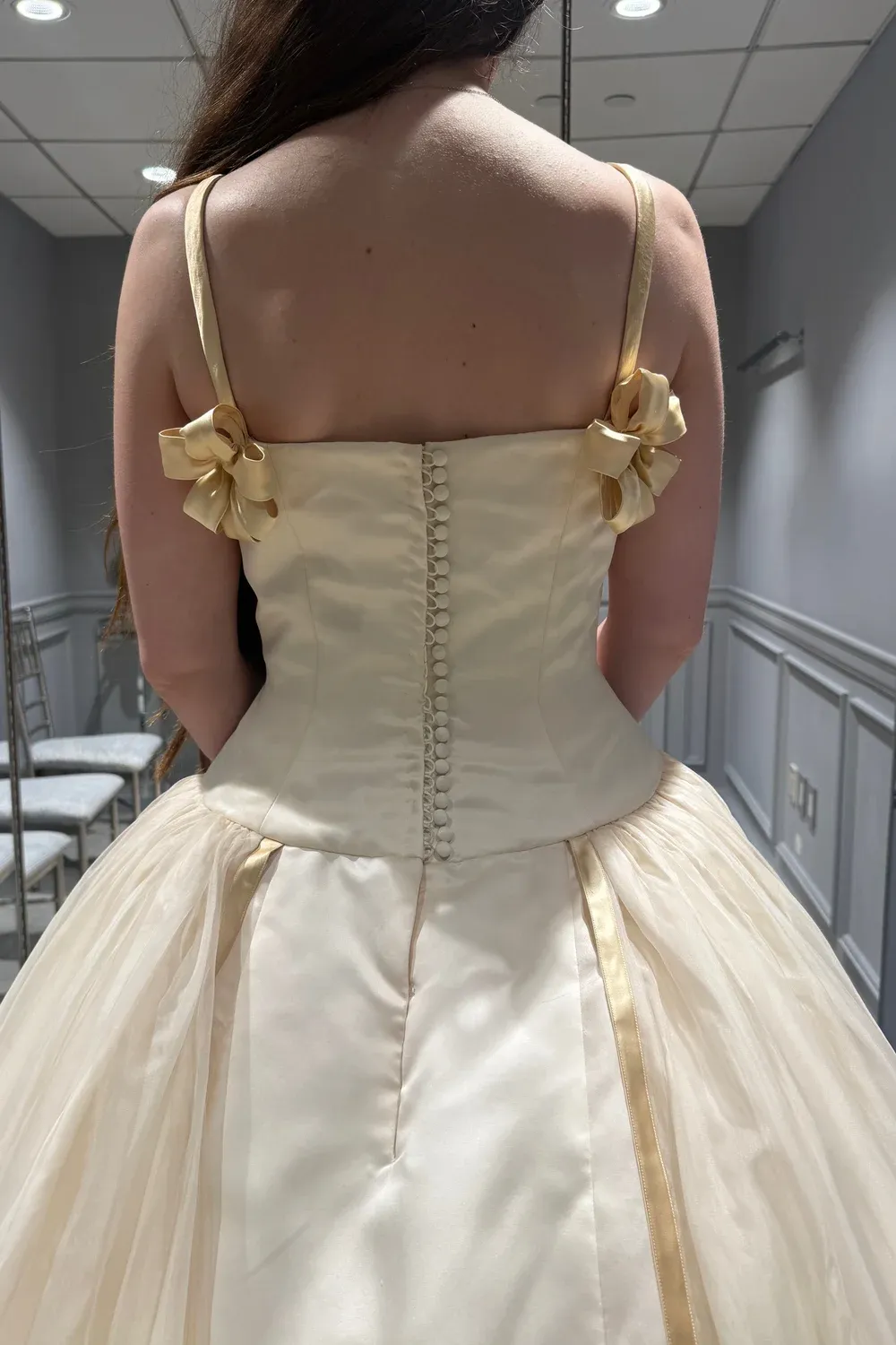 Vera Wang Dress with Veil - Image 9