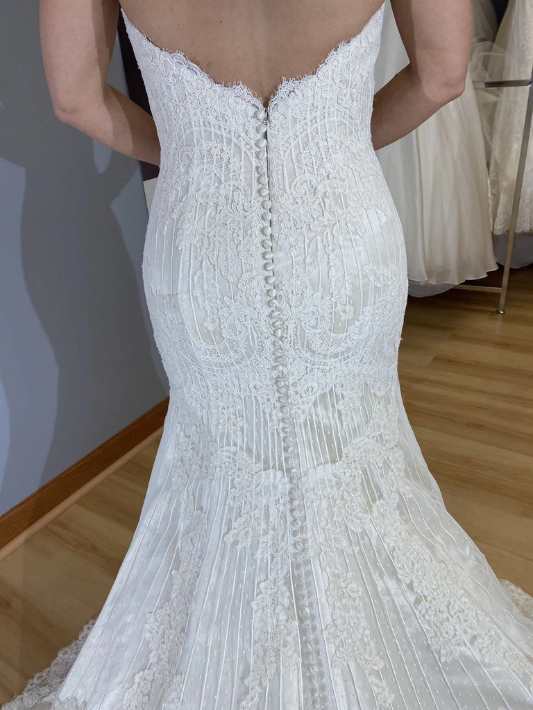 Victoria with Custom Veil - Image 11