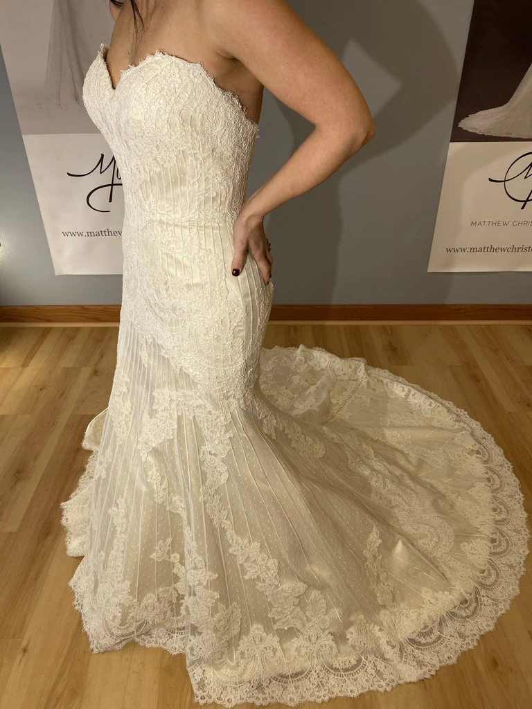 Victoria with Custom Veil - Image 8