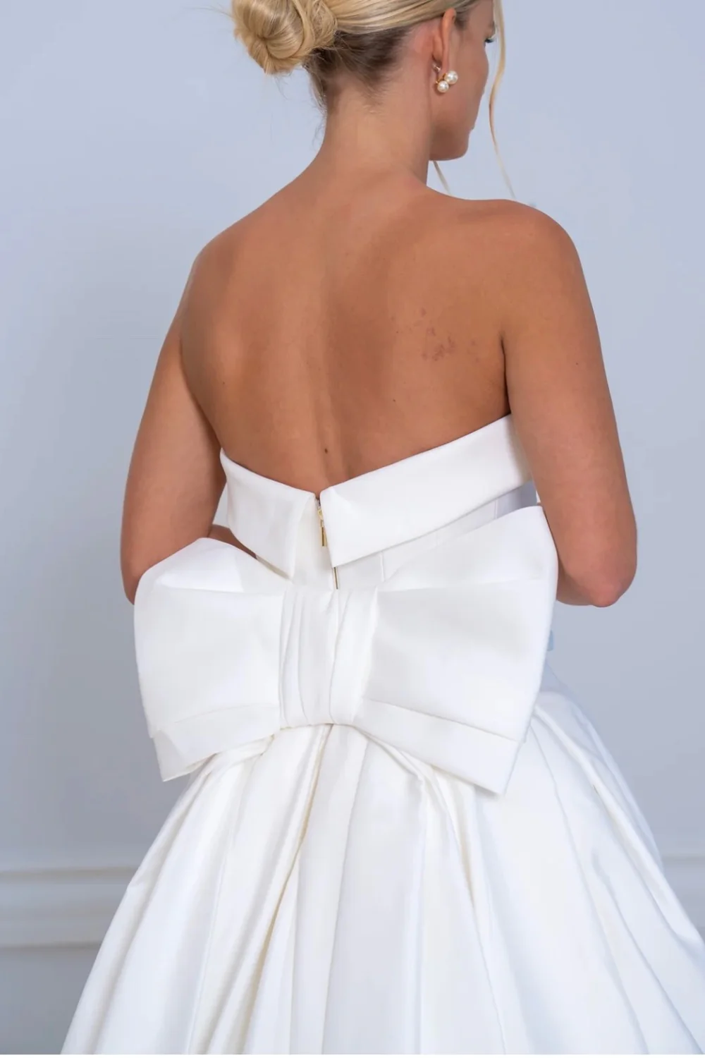 Voluminous Strapless Gown - Image 4