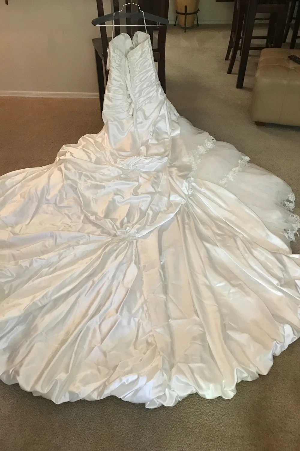 White Strapless wedding gown - Image 3