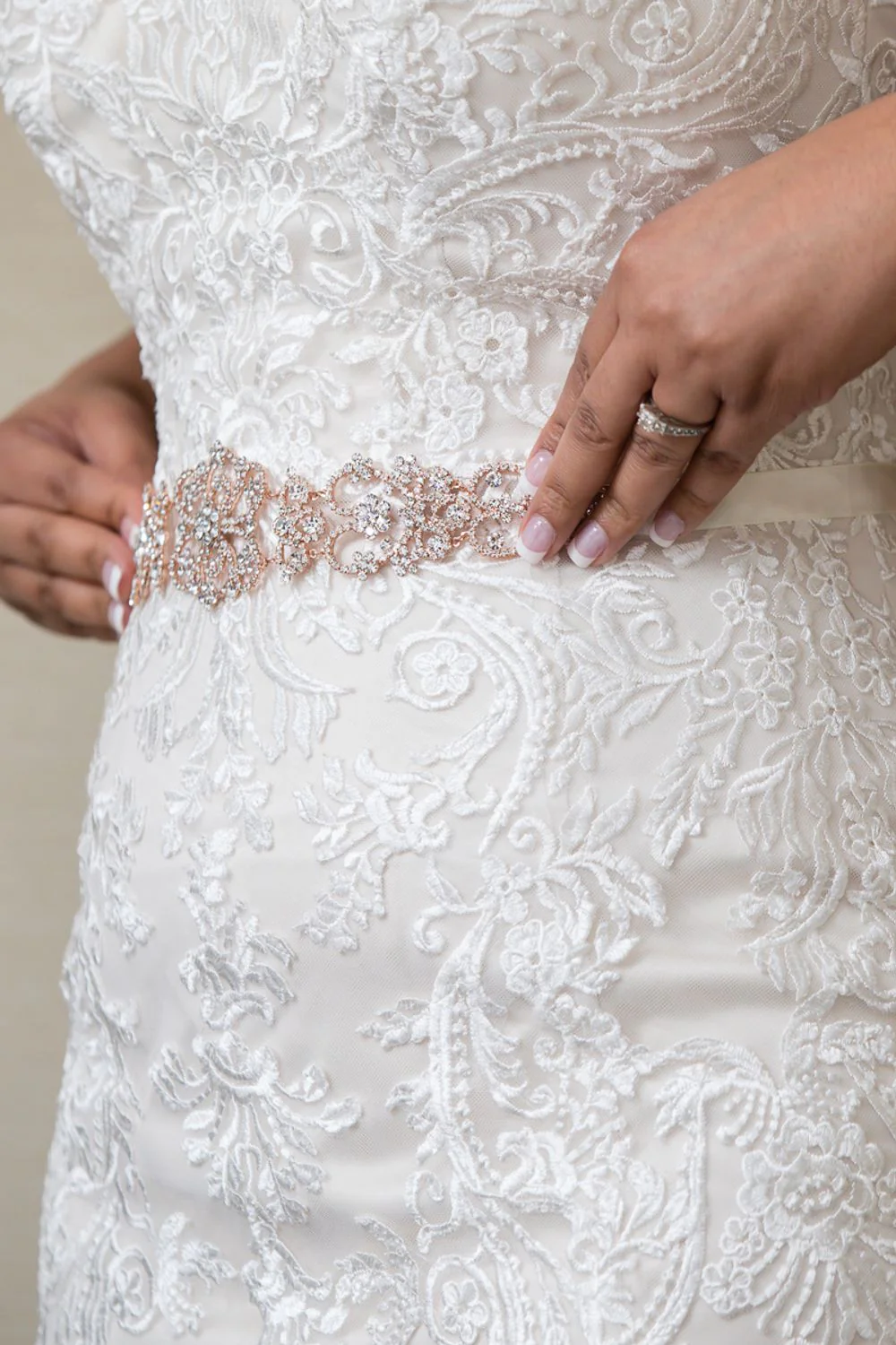 Winstyn with Veil and Belt - Image 12